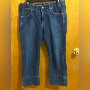 Levi’s 515 dark wash denim capris. Women’s size 8M.